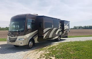 "Mo" fun- 2015 Coachmen Encounter 36BH(Bunk House)