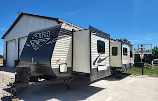 "YOUR HOME AWAY FROM HOME"--Lots of space to relax