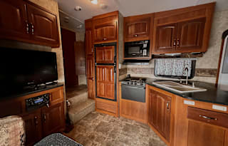 Pet Friendly 4-Season Camper w/ Fenced Dog Run