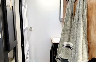 "Lightweight" 5-6 member Family Bunkhouse *SOLAR*!