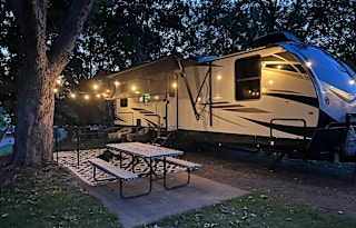 Family & Pet Friendly RV Rental- w/ Bunkhouse!