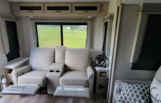 Spacious Family & Pet Friendly RV Rental