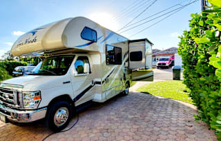 Thor Motor Coach Four Winds 24 Ft.- EARLY PICK UP