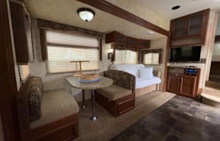 Campers 4 Glampers Coachmen 5th wheel