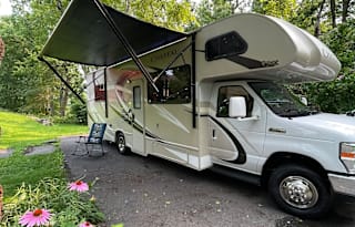 2017 Thor Motor Coach Chateau 28A “Luna”