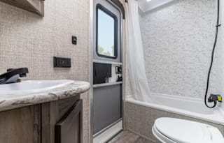 Brand new* Islamorada 269BH-setup in Florida Keys!