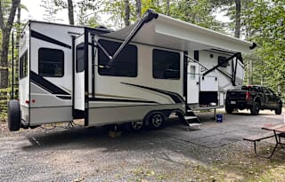 Prime Time RV Crusader 335RLP