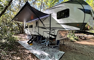 Luxury fifth wheel that can sleep 5
