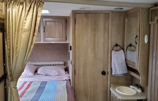 Classic Coachmen Comfort - Pet Friendly!