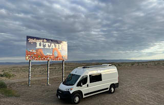 2023 Vast Overland **OFF GRID** SEATS/SLEEPS 4