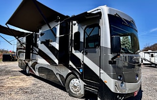 Luxury Personified: The Holiday Rambler