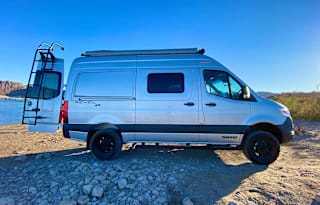 Winnebago Revel 4X4|Off-Grid Van| AC | Heater