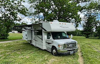 Family & Pet friendly Bunkhouse Motorhome