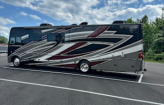 2021 Thor Motor Coach Challenger 35MQ