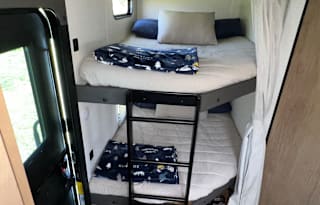 Gr8 Wolf Bunkhouse (No Wed/Thurs pickup/delivery)
