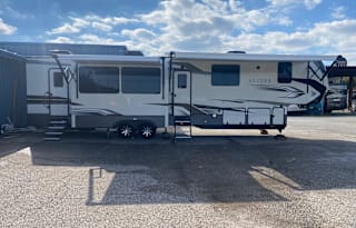 2022 Keystone RV Alpine 3910RK