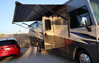 GET IN AND GO! 35' Class A 2020 Winnebago Vista