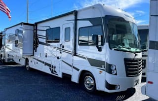 NEW 2024 Luxury bunkhouse motorcoach! Sleeps 10!