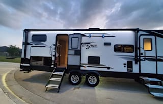 2021 Grand Design Imagine 2800BH - Family Approved