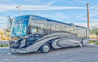 2022 Thor Motor Coach Venetian A40