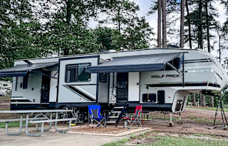 2020 Cherokee Wolfpack Fifthwheel Toyhauler!