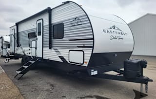 2023 East to West Della Terra
