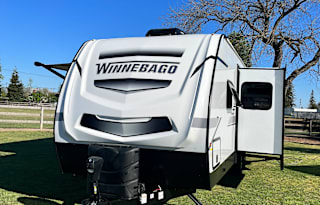 2022 Winnebago Minnie