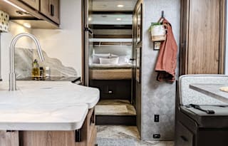 2021 27' RV with 3 Slides