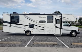 2021 RESORT STYLE RV LIVING !  32 FT Coachman Freelander