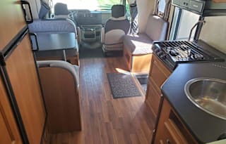 2014 Thor Majestic 23A - Fully stocked with solar