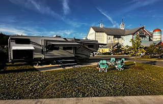 Rent Our Fabulous Fifth Wheel RV Today!