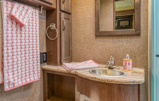 Easy to Drive w/ All the Amenities