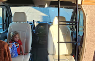 2015 Itasca Navion 24J
