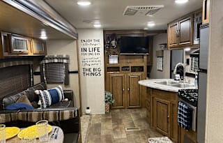 Donna's Cozy Retreat     -     2018 Zinger 30BQ