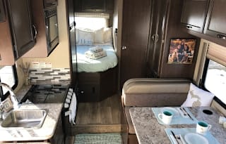 **Big V RV River Girl** Mint**Pet Friendly**