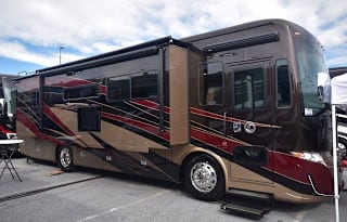 RV Sleeps 8 with 2 Bunks - Unlimted Generator Use