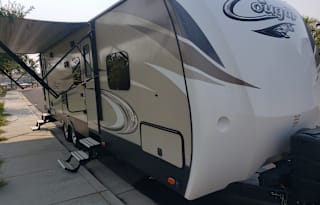 2018 Cougar 29' bunkhouse