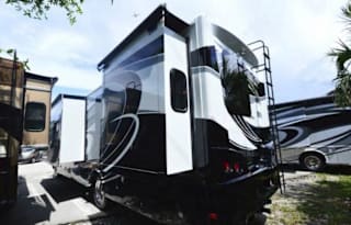 "BEAUTIFUL" 2018 Georgetown 38 ft Luxury RV