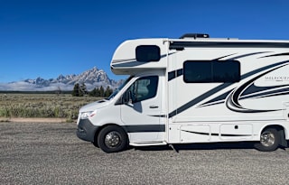 Roam & Roll: 2022 Jayco Melbourne 24L 25Ft RV