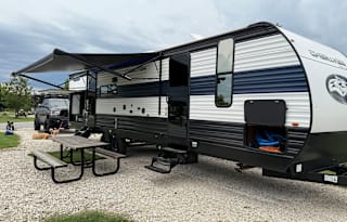 6 beds. Clean. Outdoor Living. Delivered & set-up