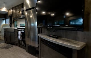 2022 32ls fully stocked and family friendly.