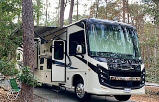 2021 Entegra Vision XL 36A, 2 full bath, sleep 10