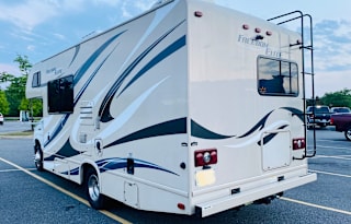 2015 Thor Motor Coach Chateau 23U