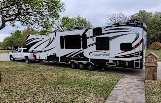 2015 Dutchmen RV Voltage V3990 Loaded!