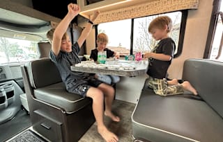 31MB Coachmen Motorhome