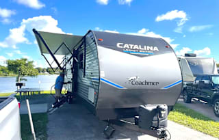 2021 Coachmen Catalina Legacy Edition travel trailer 38ft