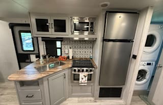 Happy Campers, 2022 Model, North Trail 27'