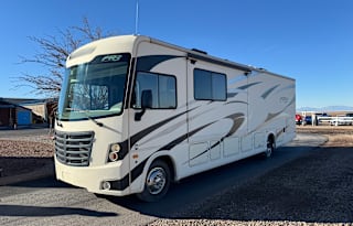 Big Family Getaway or ROOMY Couples Retreat!