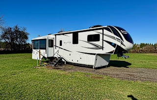 2025 Grand Design - 41’ Luxury Camping - Sleeps 6