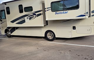 2018 Winnebago Sunstar 27PE